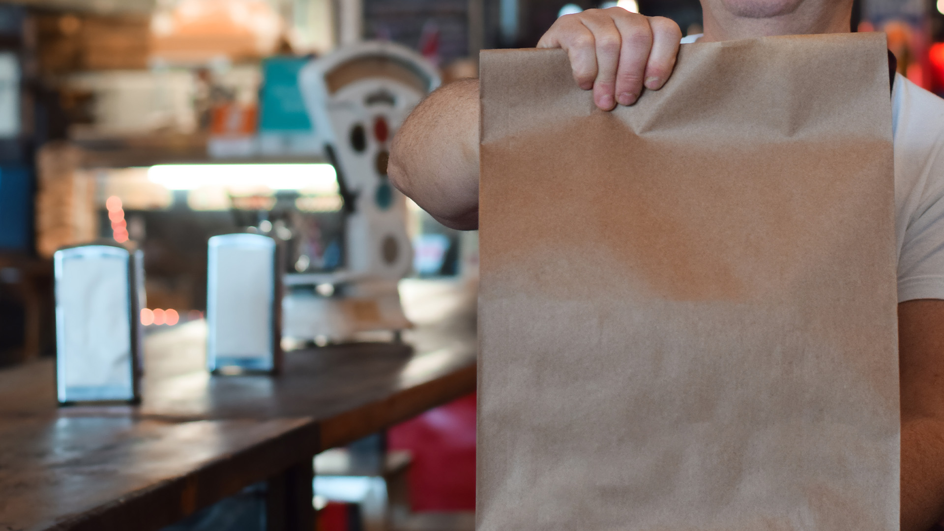 Fast Food Staff Praised For Safekeeping Valuable Lost Bag 